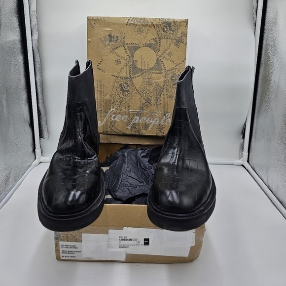 Free People Chelsea Boots Croc Embossed Leather Black Sz 39.5 (8.5) - Picture 4 of 12